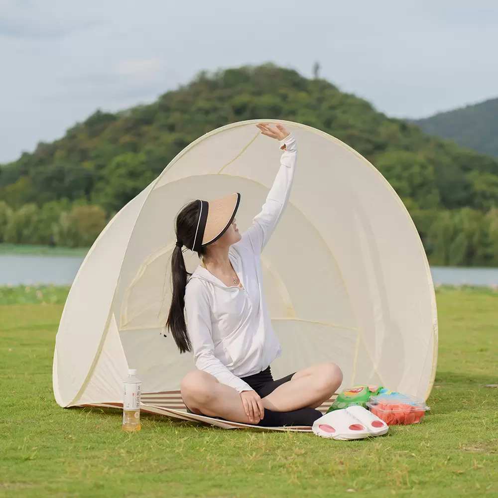 Cort pliabil în aer liber