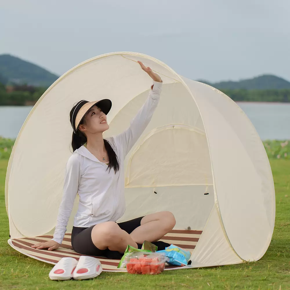 Cort pliabil în aer liber