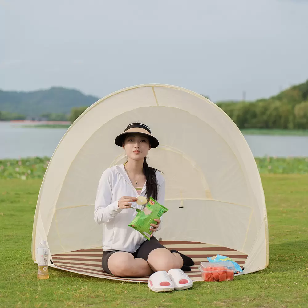 Cort pliabil în aer liber