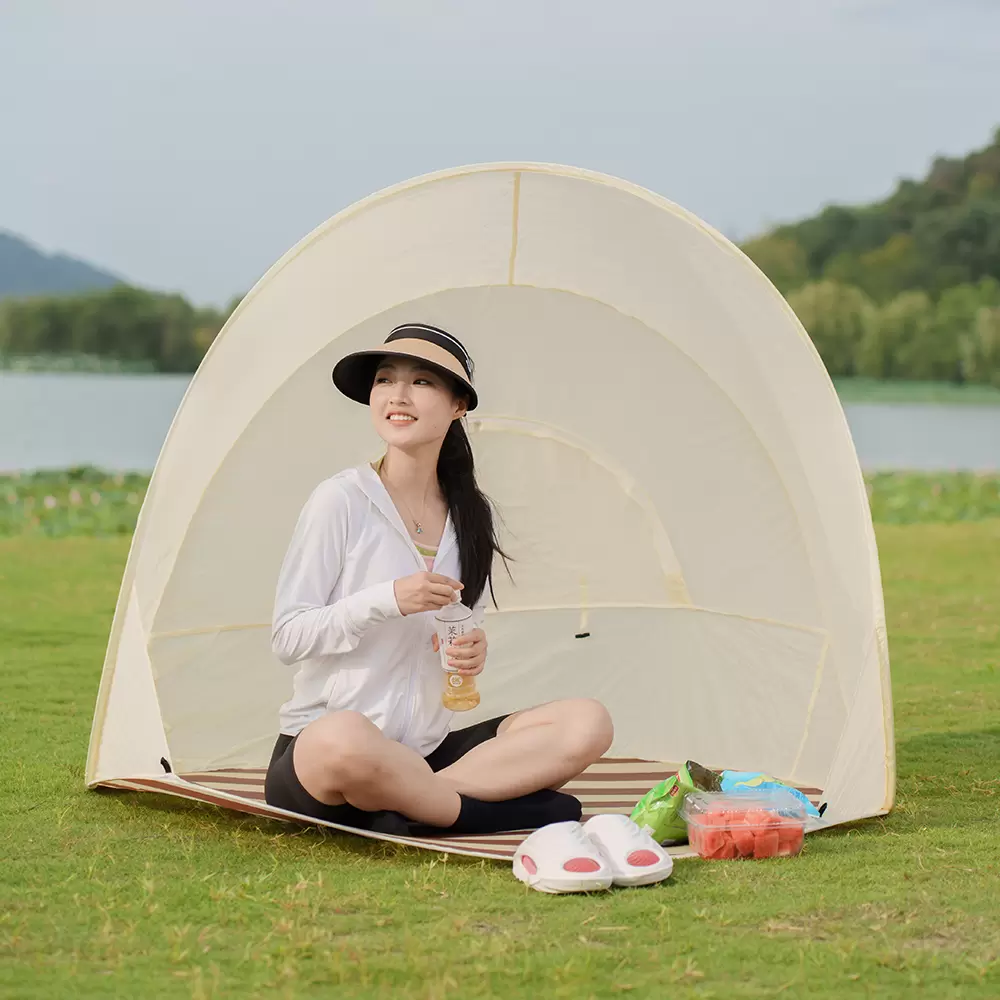 Cort pliabil în aer liber