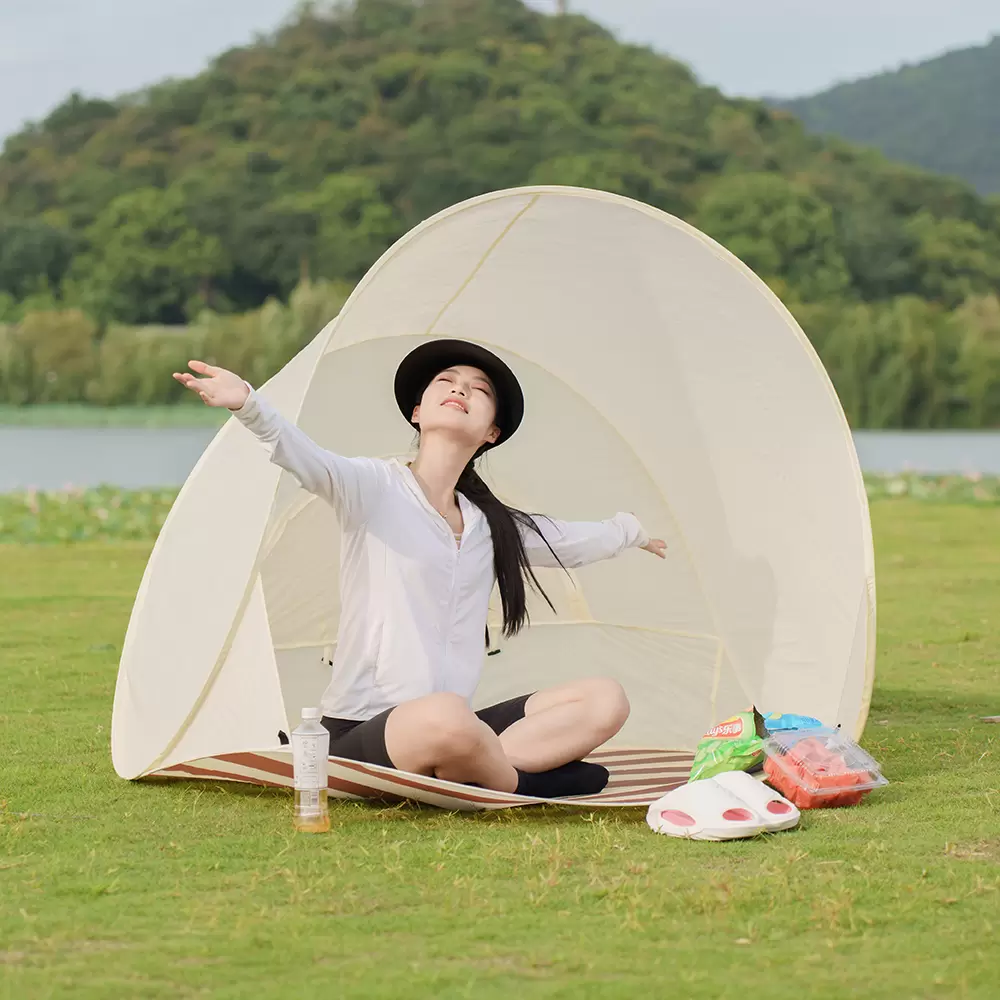 Cort pliabil în aer liber